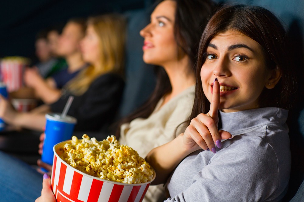 Почему в кинотеатрах подают попкорн?