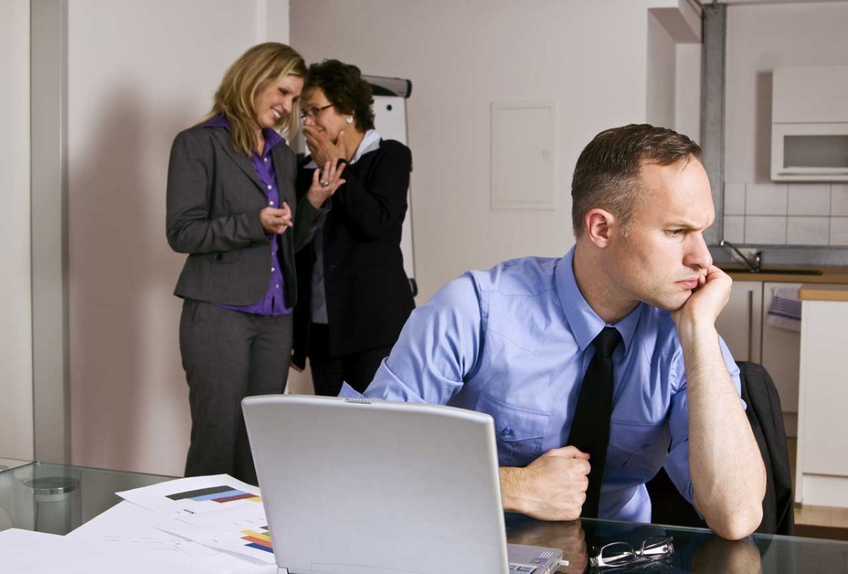 Негативный коллега разрушает атмосферу офиса? Что делать
