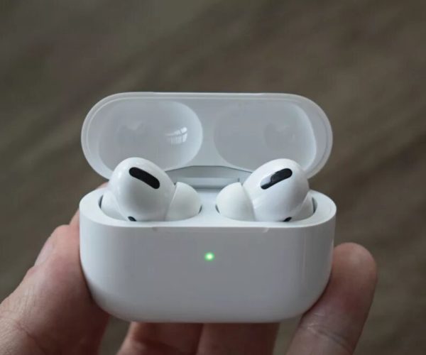 «Налить в уши». Лидер контрафакта — AirPods Pro